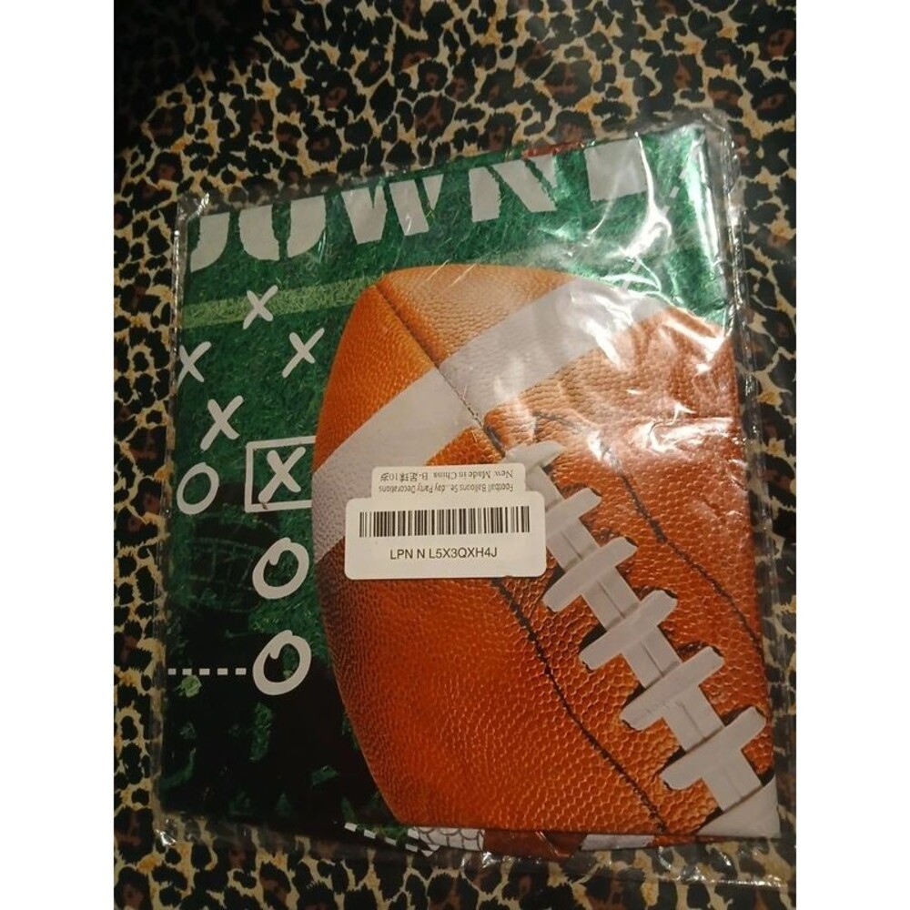 New football-themed party balloon set, 4ct